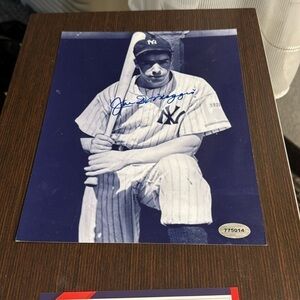 Joe DiMaggio New York Yankees Signed 8 x 10 photo